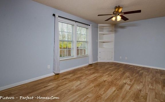 5th image of 2934 Earlswood Ln