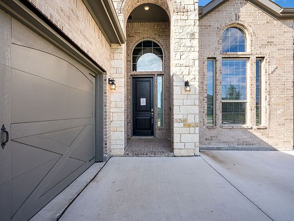 3rd image of 626 Poppie Ln