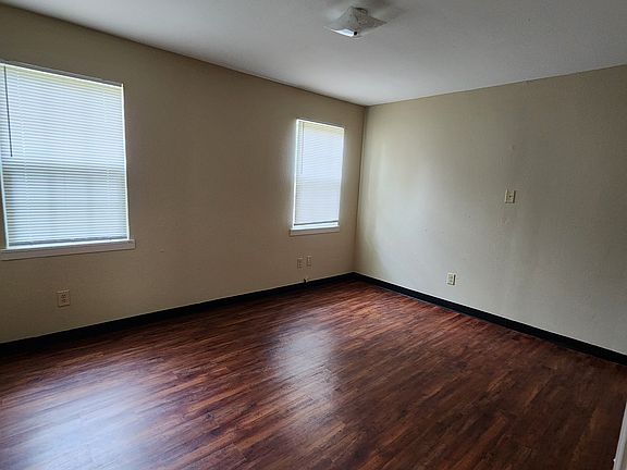 5th image of 2512 Park Dr