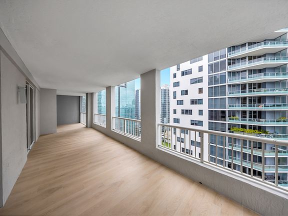 3rd image of 170 SE 14th St APT 2701