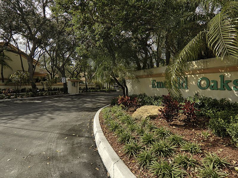 Entrance to Emerald Oaks