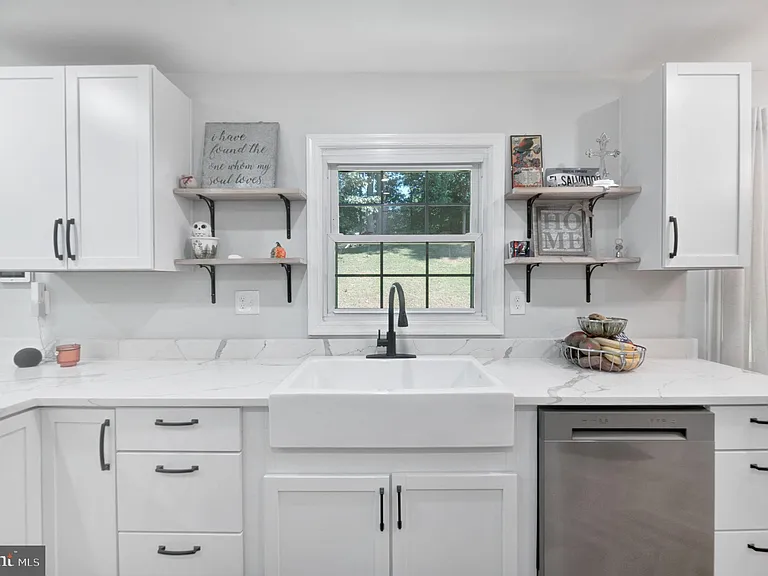 8812 Churchfield Ln — Photo 5