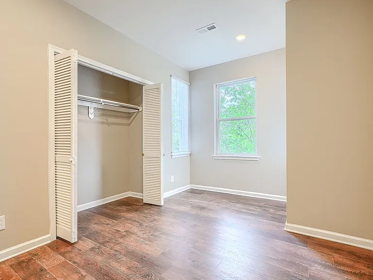 446 N Linwood Ave #2 — Photo 5