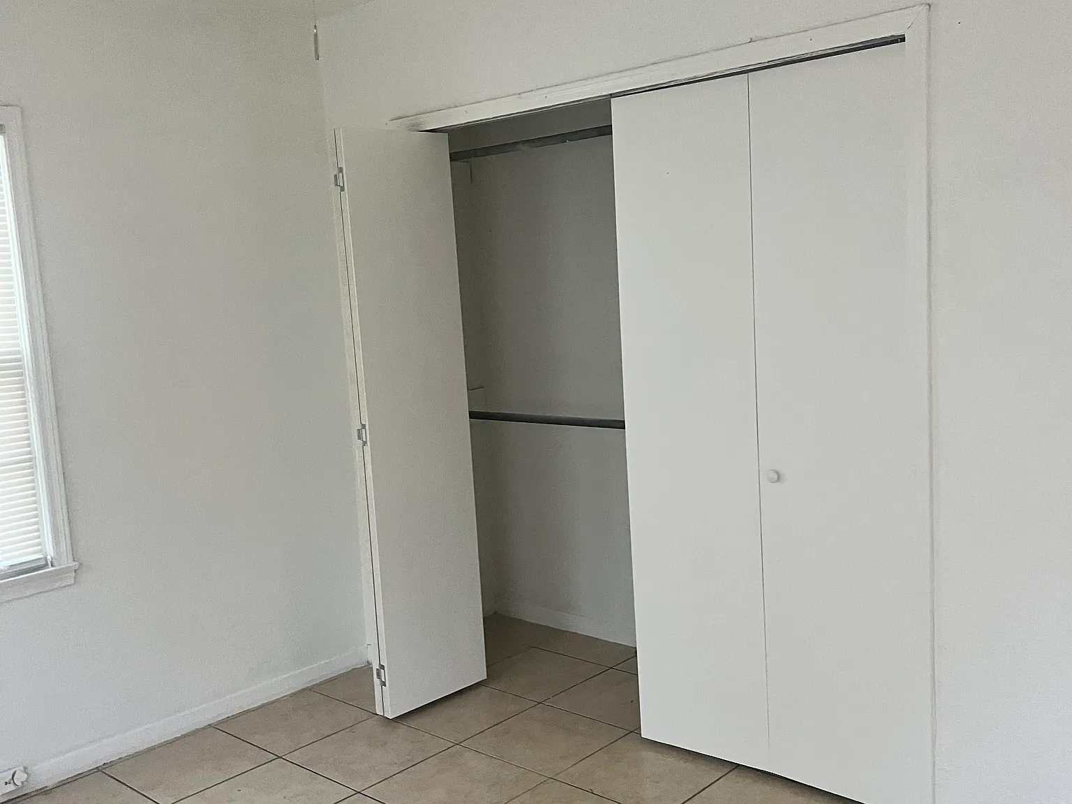 2 bed, 1200 sqft, $1,000 — Photo 4