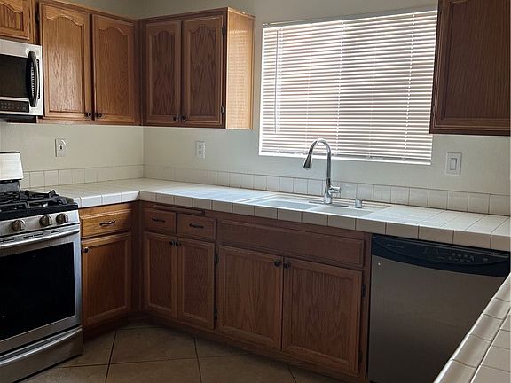 4th image of 15375 Fremont Dr