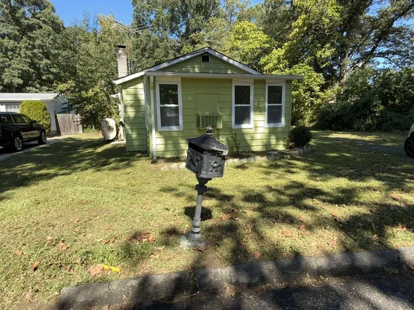 8 Catalpa Ln, Willingboro, NJ 08046