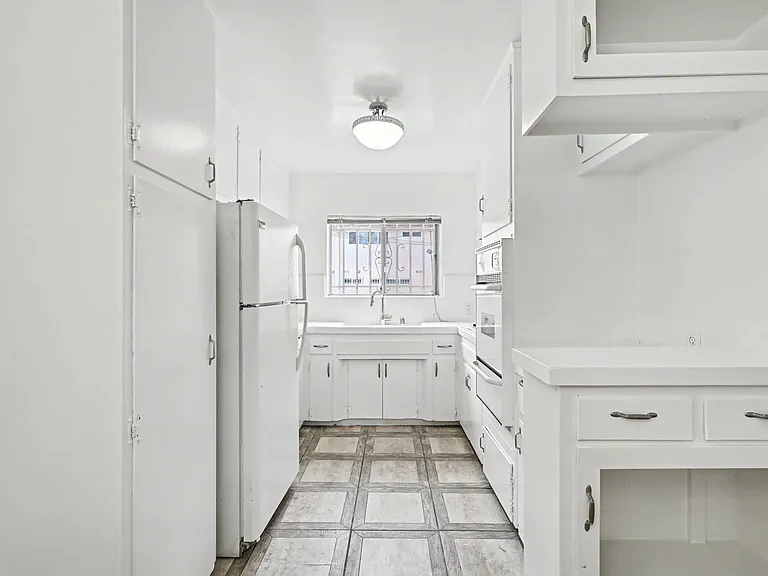 1036 S Bedford St #2 — Photo 8