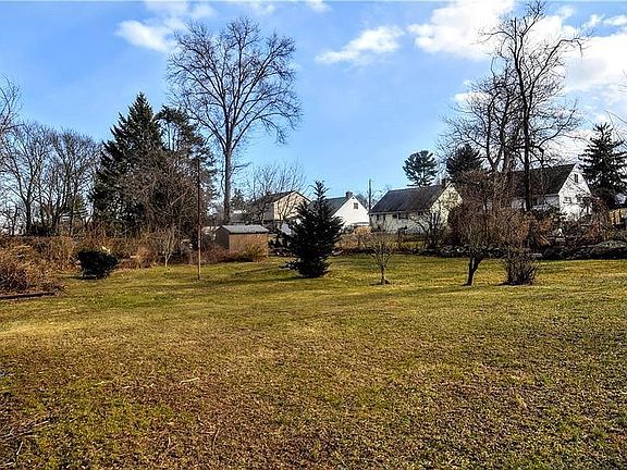 4th image of 118 Webb Ave