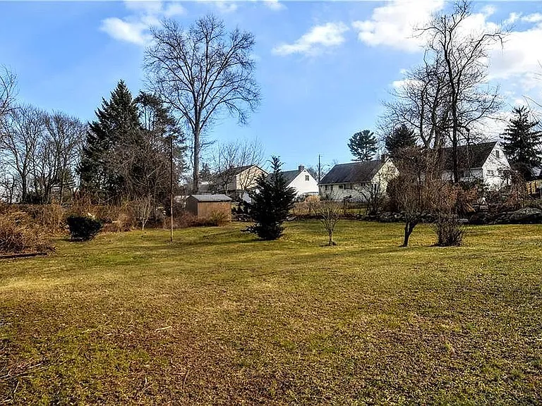 118 Webb Ave — Photo 4