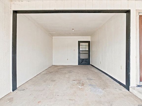4th image of 319 HACKBERRY ST