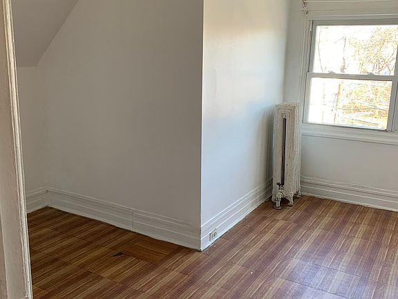 5th image of 220 Tecumseh Ave