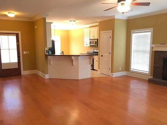 3rd image of 233 Forest Glen Dr