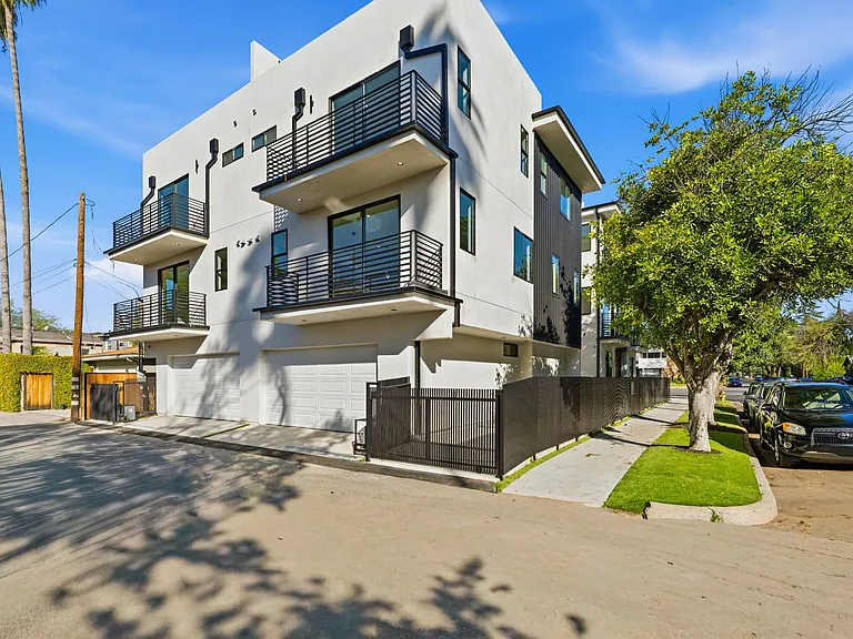 13600 Burbank Blvd — Photo 3