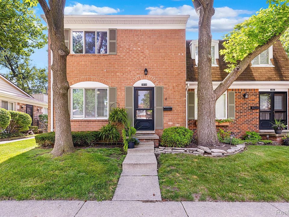 1st image of 1910 Torquay Ave