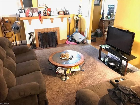 3rd image of 18715 Pawnee Ave