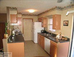 5th image of 15487 Bristol Cir W