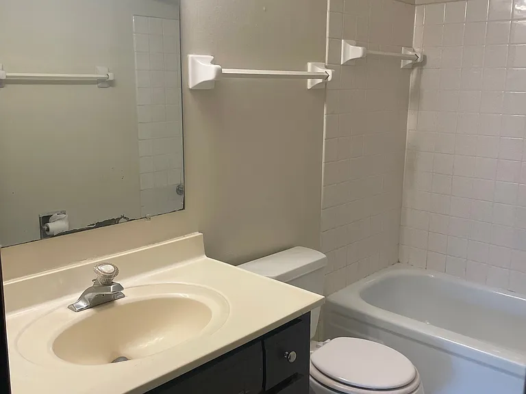 Pinecrest Apartments — Photo 34
