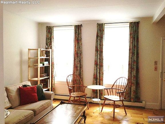 2nd image of 16 Bayard St