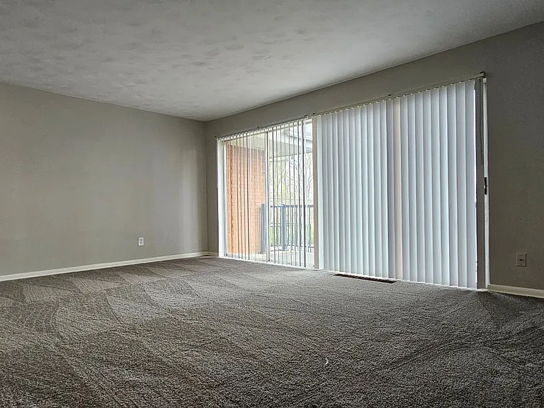 Spacious 2 bedroom 2 bath apartments in Harrison Township! — Photo 2