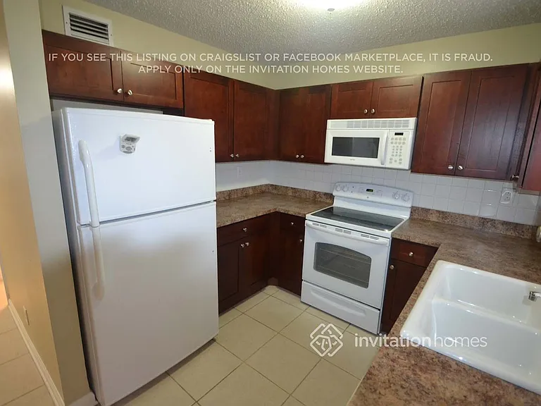 1220 NW 89th Dr — Photo 3