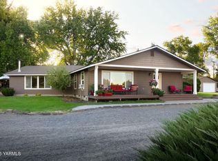90 Wickstrom Ln, Selah, WA 98942