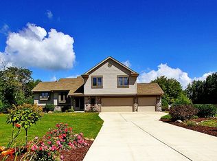 S90W26980 Norway Dr, Mukwonago, WI 53149