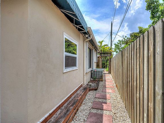 4th image of 818 N 31st Ave