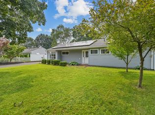 83 Greenwood Rd, Windsor Locks, CT 06096