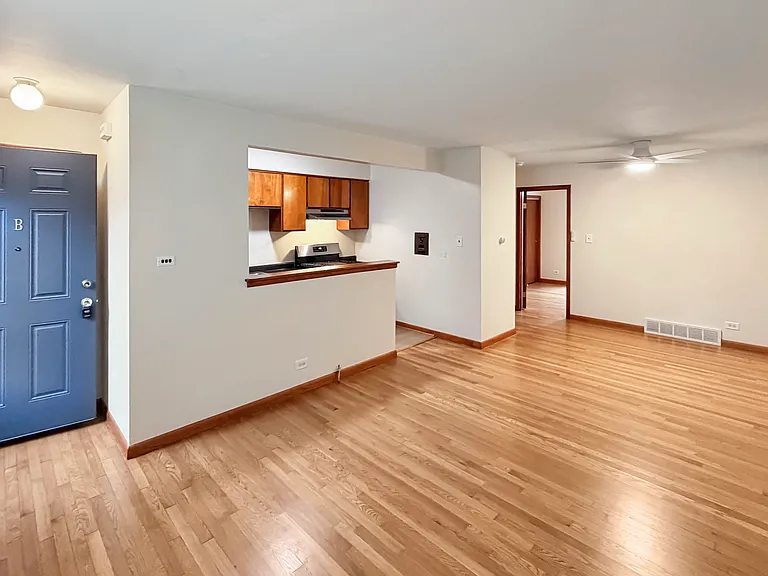 586 N Rozanne Dr #B — Photo 4