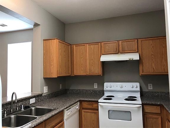 4th image of 2612 Van Buren Dr