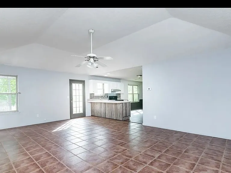 4105 Lakeside Dr — Photo 6