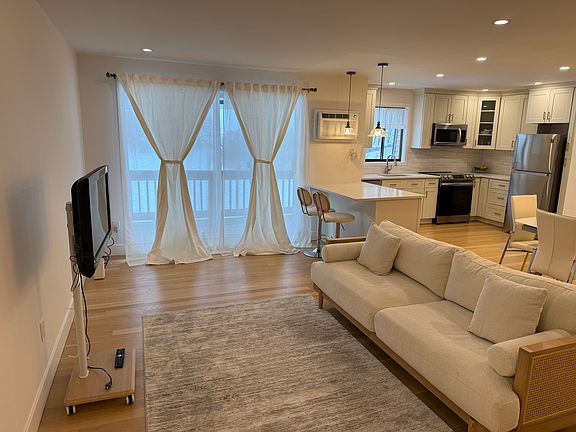 2nd image of 404 Vista On The Lk