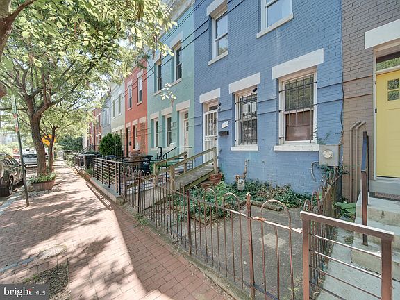3rd image of 28 Hanover Pl NW