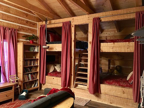 Built-in bunks sleep 8+