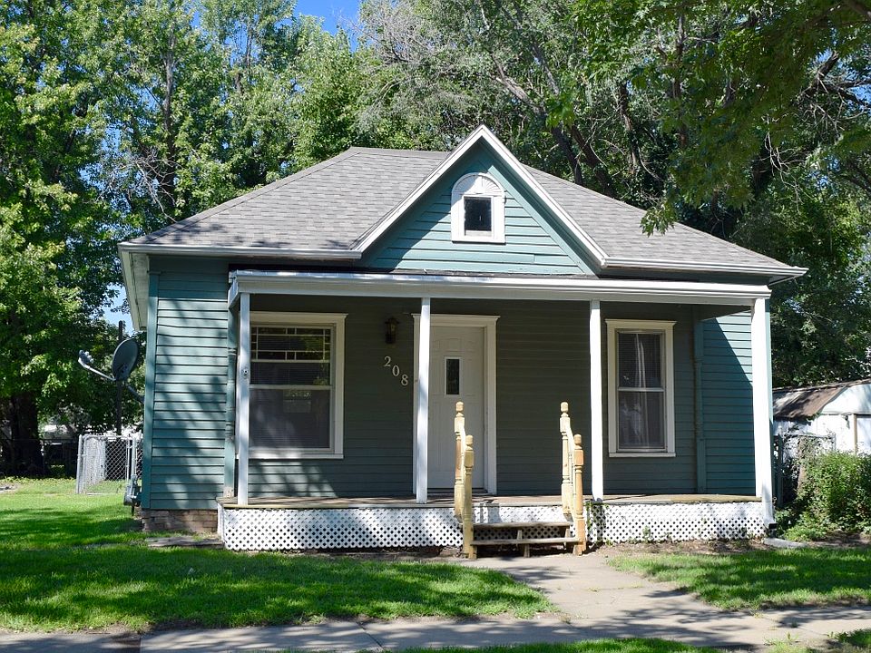 1st image of 208 S 11th St