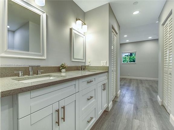 4th image of 5084 Rose Hill Dr