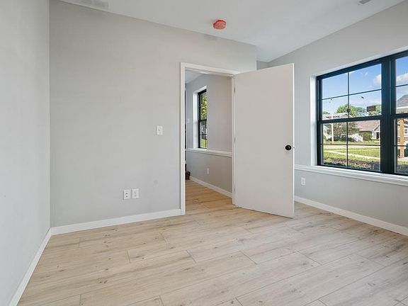 3rd image of 150 S 15th St #150