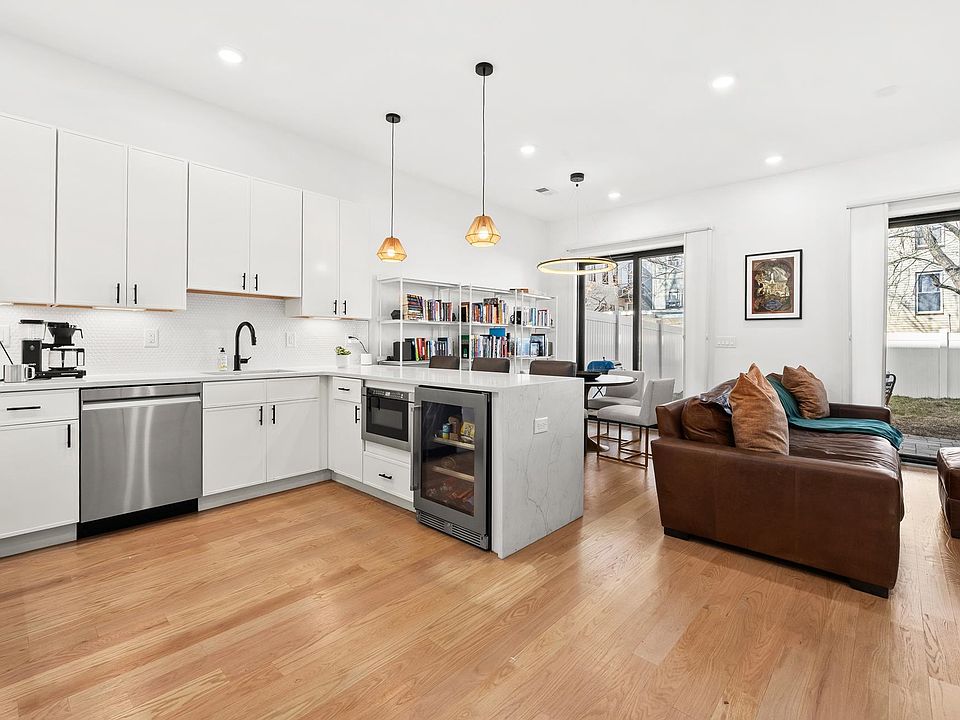 1st image of 34 Manhattan Ave #2