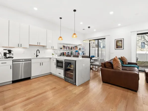 34 Manhattan Avenue image 1 of 44