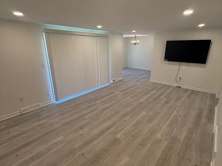 30 Charter Oaks Dr #4 — Photo 5