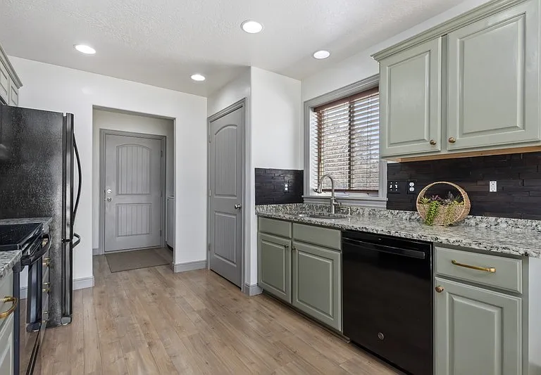 1025 N Apple Seed Ln — Photo 10