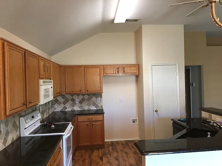 7309 Caruth Dr — Photo 15