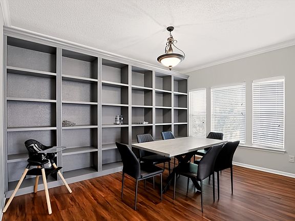 4th image of 5815 Noble Dr