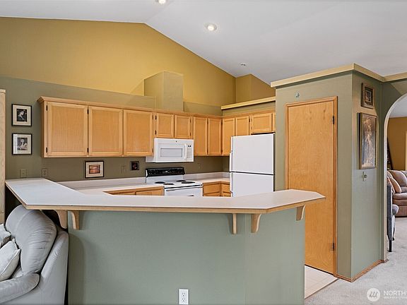 4th image of 9525 53rd Avenue NE