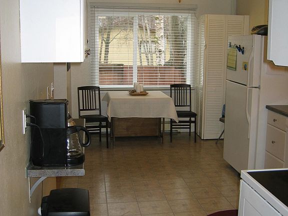 Eat-in kitchen