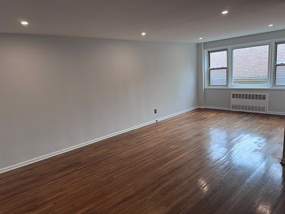 3rd image of 126 Franklin Ave APT 4E