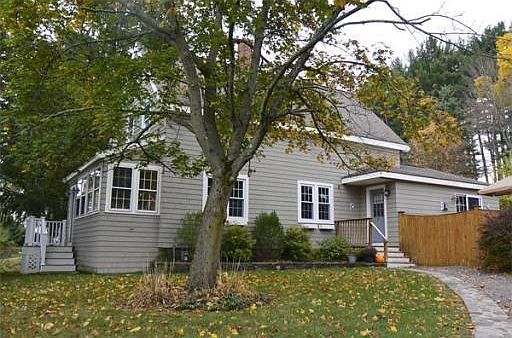 3rd image of 72 Mylod St
