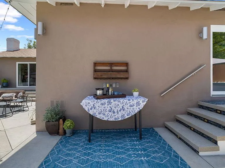 2030 N Altadena Dr — Photo 38