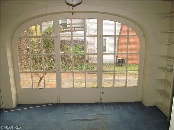 3rd image of 639 Roslyn Ave