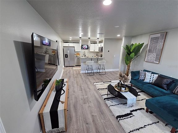 5th image of 1106 Valencia Rd